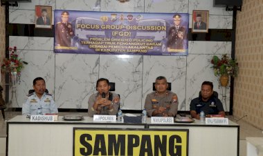 Bersama-Dishub,-Polres-Sampang-Beri-Edukasi-kepada-Pengusaha-dan-Sopir-Angkutan-Garam-Untuk-Cegah-Laka